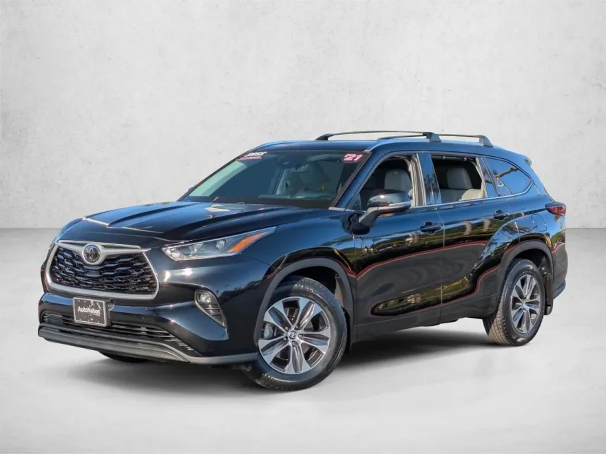 2021 Toyota Highlander XLE photo 1
