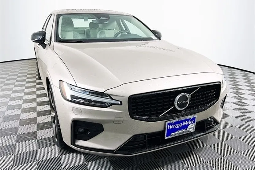 2024 Volvo S60 B5 Core photo 1