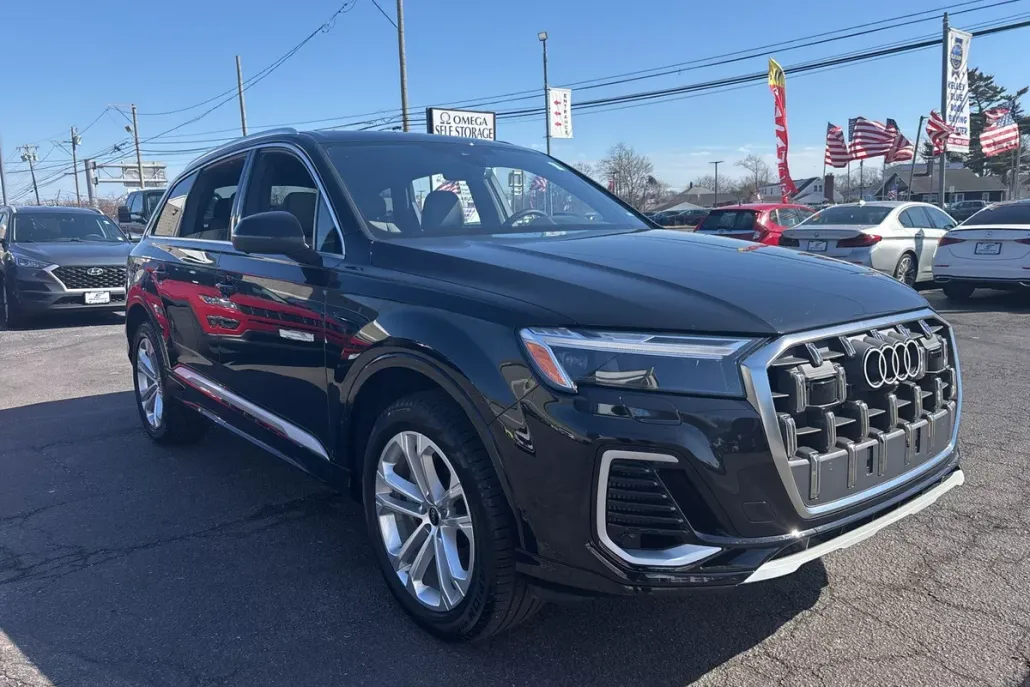 2025 Audi Q7 55 Premium Plus photo 1