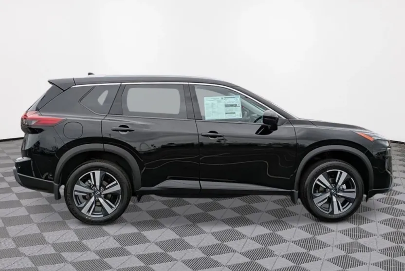 2025 Nissan Rogue SL photo 1