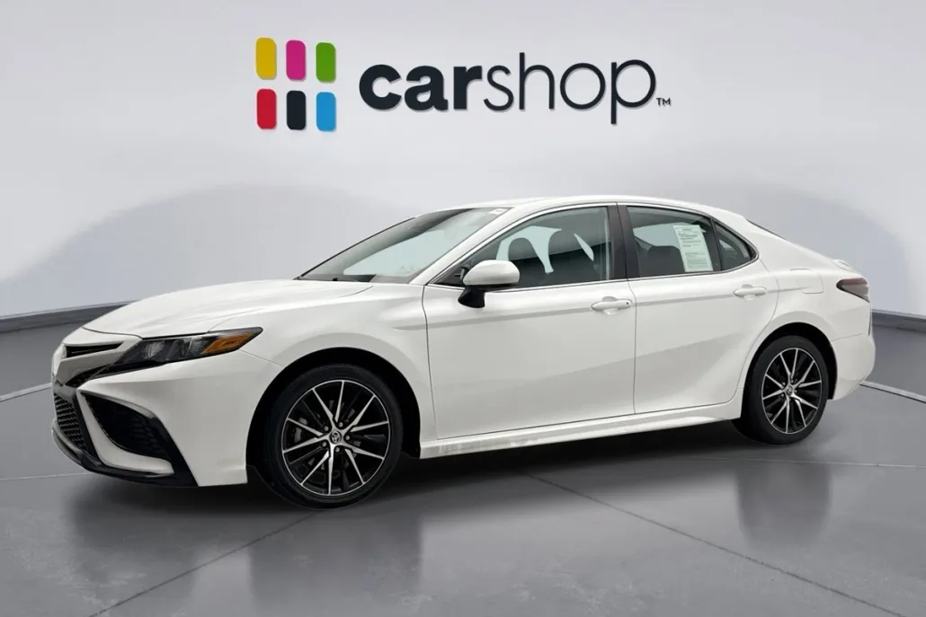 2021 Toyota Camry SE photo 1