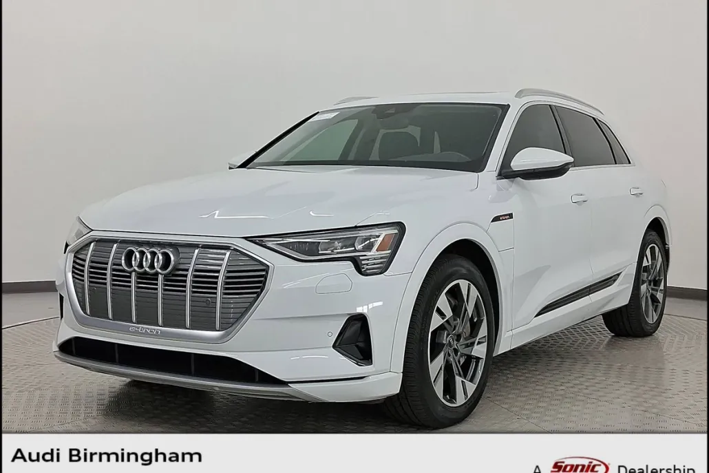 2022 Audi e-tron Premium photo 1