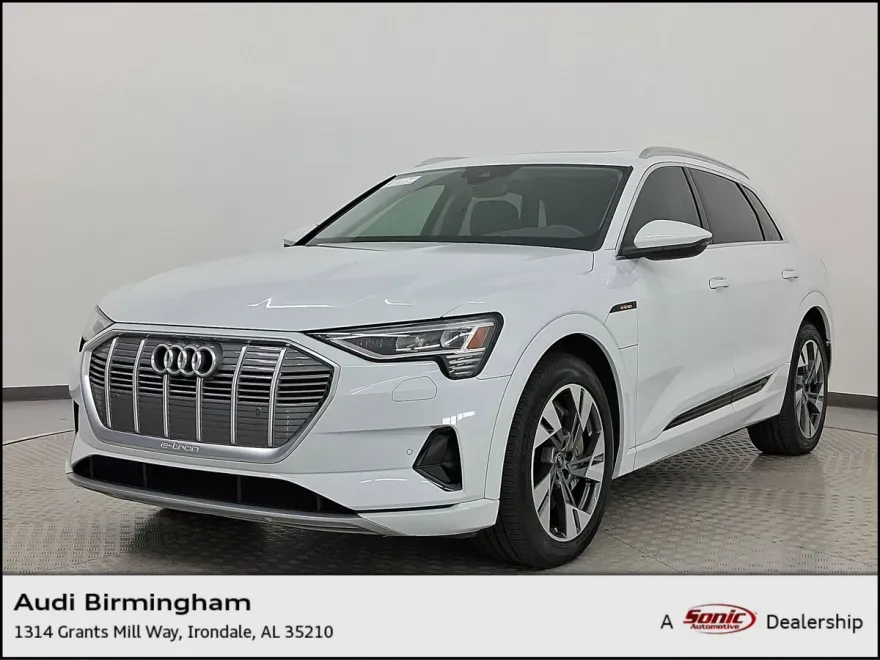2022 Audi e-tron Premium photo 1