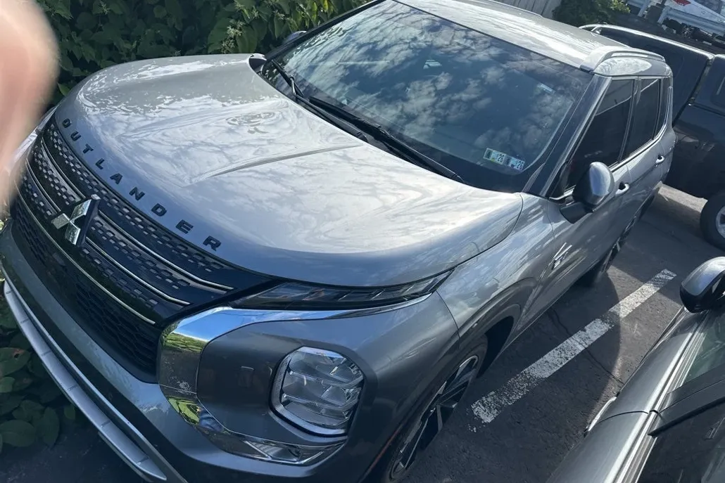 2023 Mitsubishi Outlander PHEV SEL photo 1