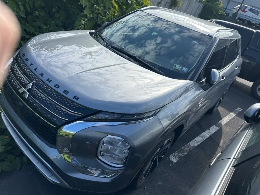 2023 Mitsubishi Outlander PHEV SEL photo 1