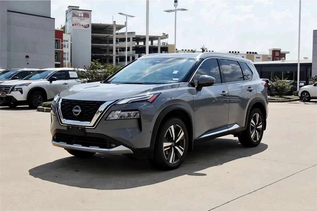 2022 Nissan Rogue Platinum photo 1