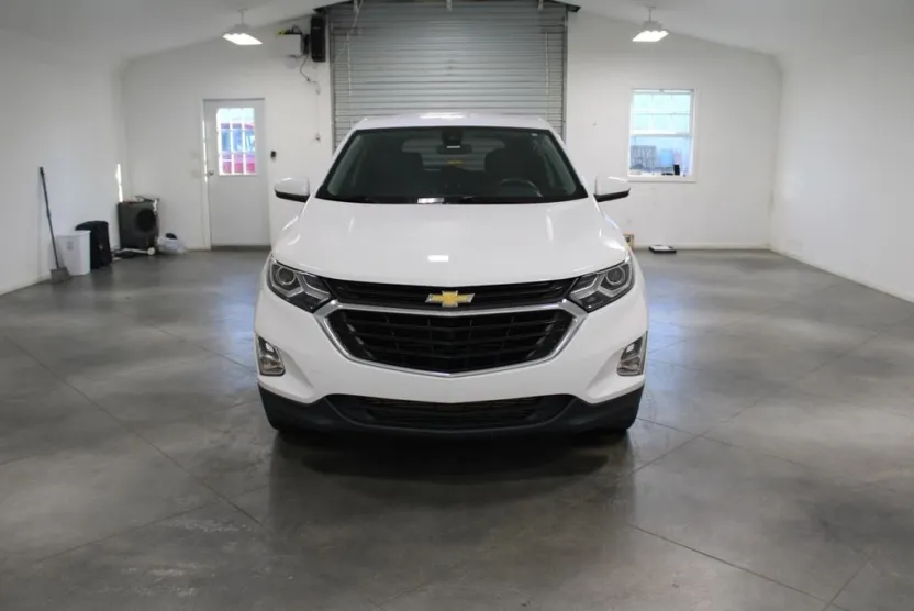 2020 Chevrolet Equinox LT photo 1