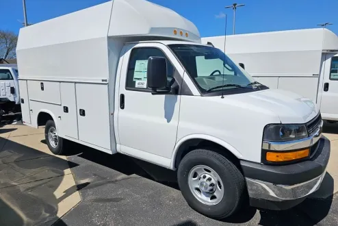 2024 Chevrolet Express Cutaway 3500 photo 2