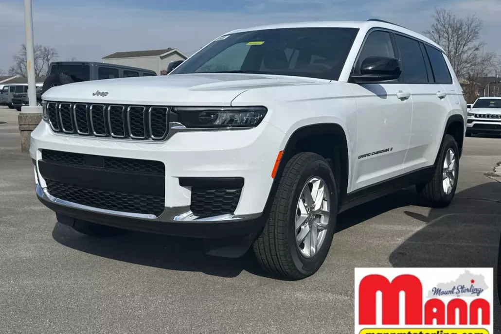 2025 Jeep Grand Cherokee Laredo photo 1