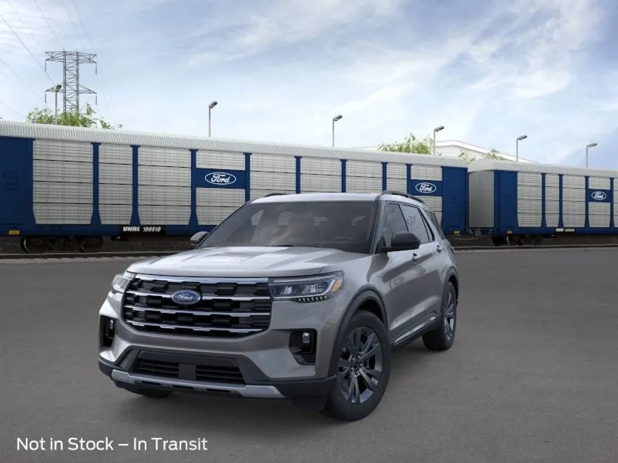 2025 Ford Explorer photo 1