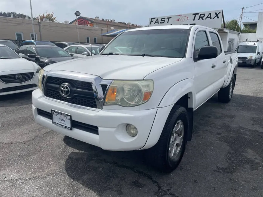 2011 Toyota Tacoma PreRunner V6 photo 1