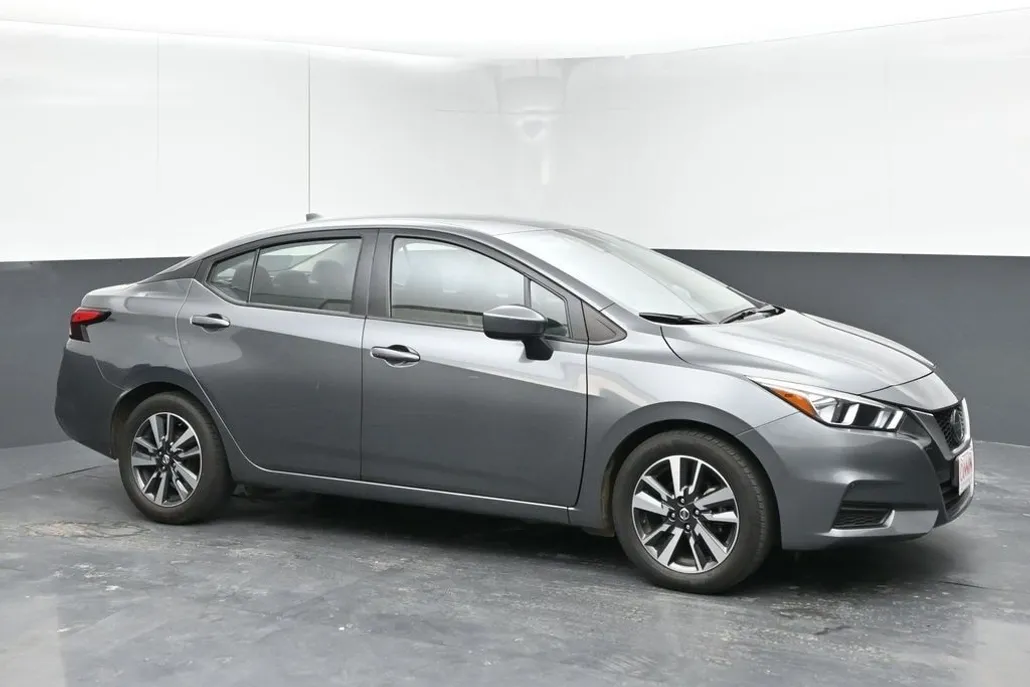 2022 Nissan Versa 1.6 SV photo 1