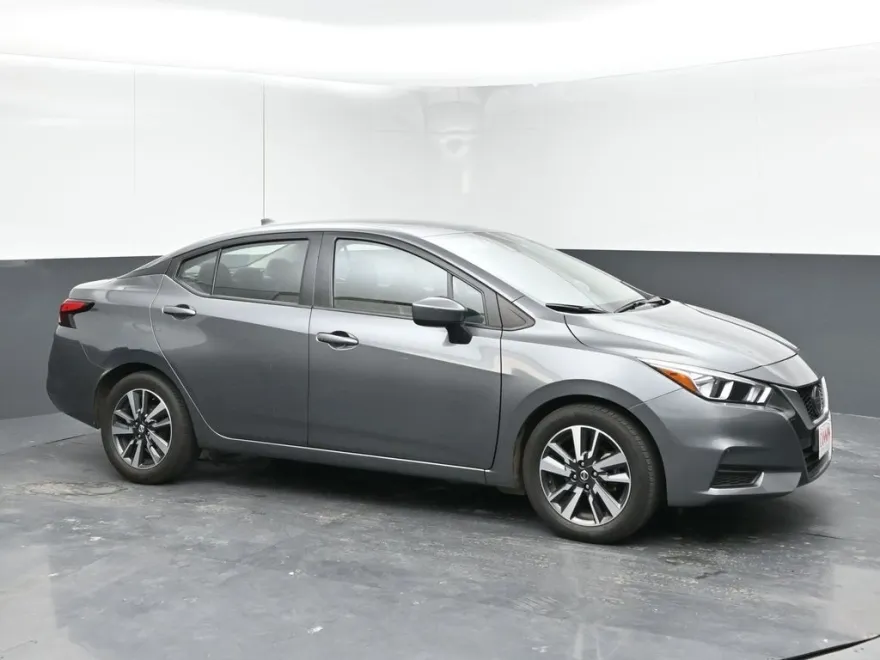 2022 Nissan Versa 1.6 SV photo 1