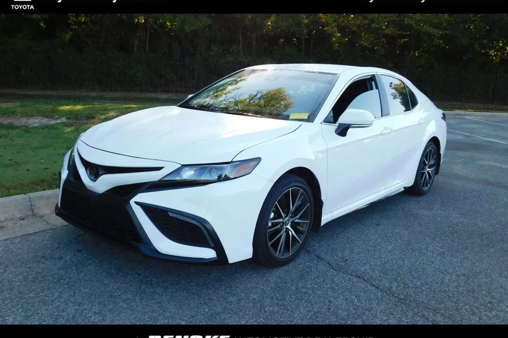 2024 Toyota Camry SE photo 1