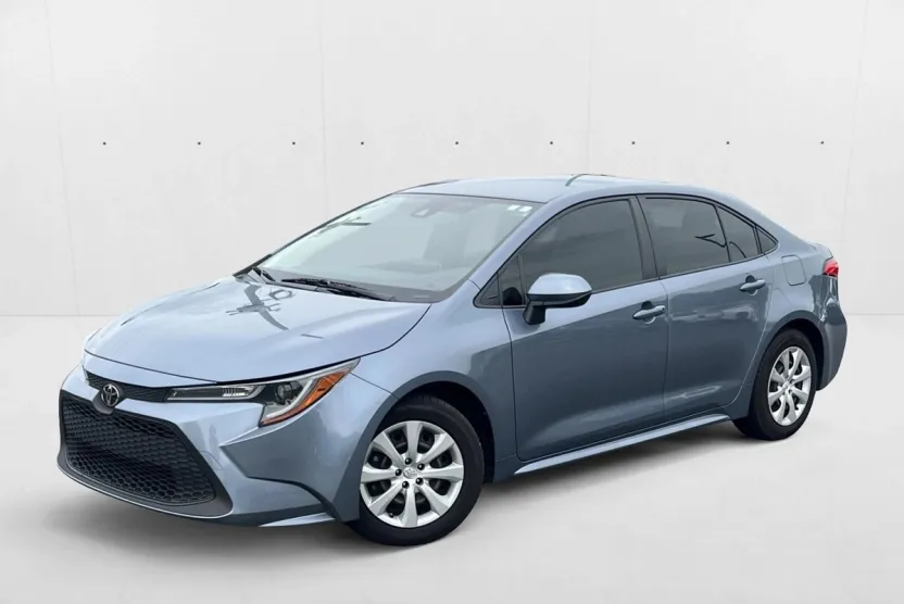 2021 Toyota Corolla LE photo 1