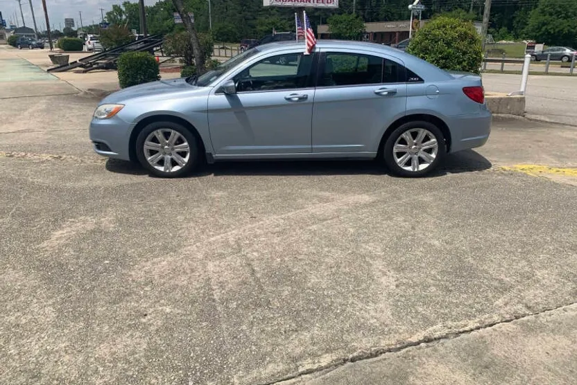 2012 Chrysler 200 Touring photo 1