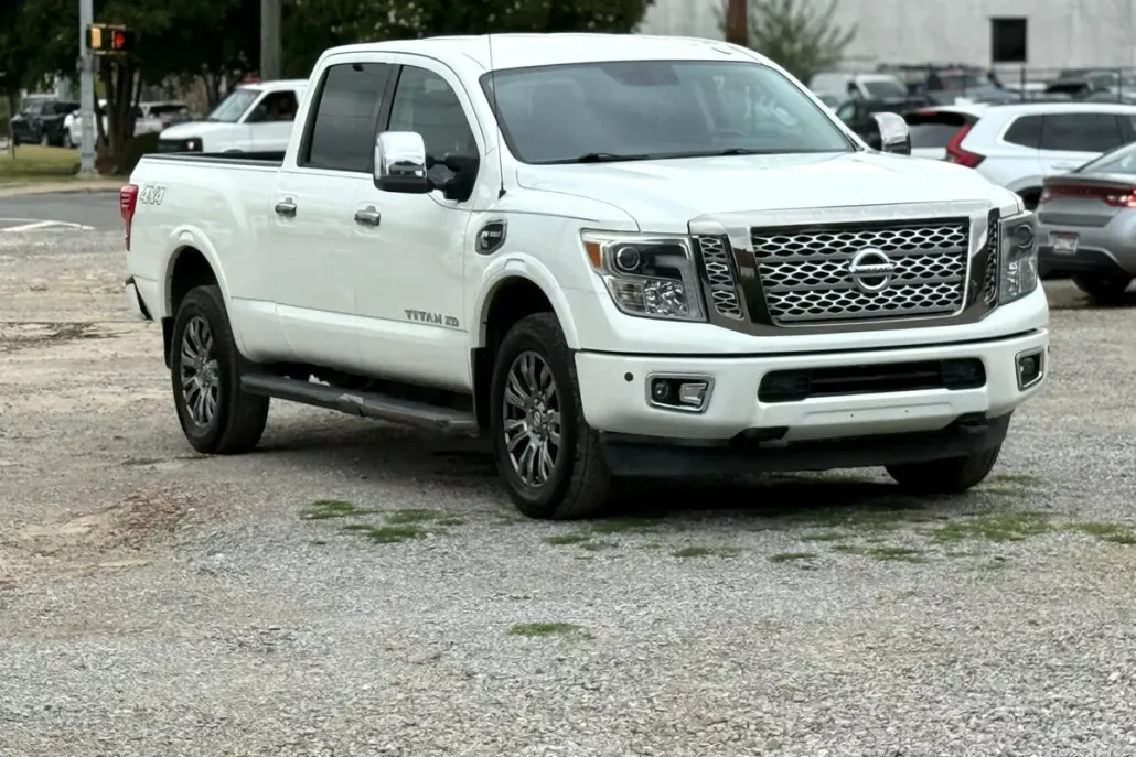 2017 Nissan Titan photo 1