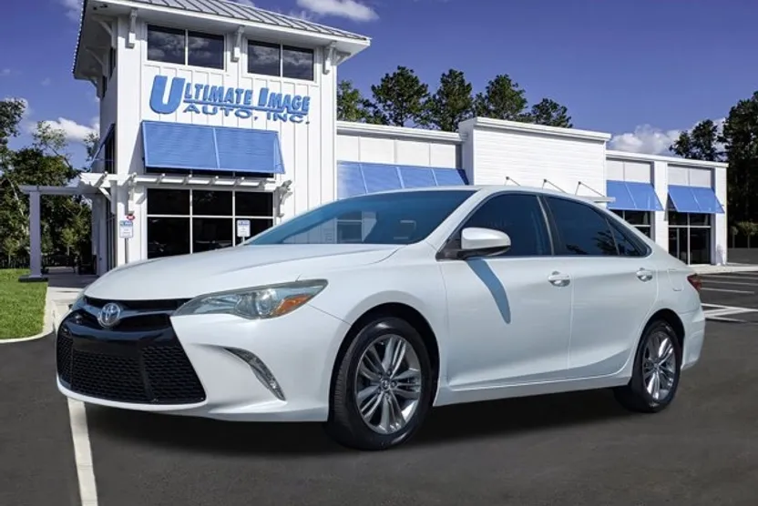 2015 Toyota Camry SE photo 1