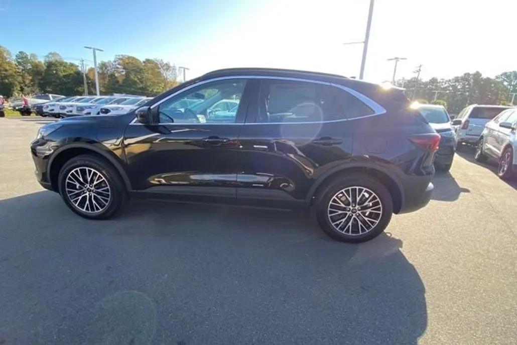 2025 Ford Escape Plug-In Hybrid photo 1