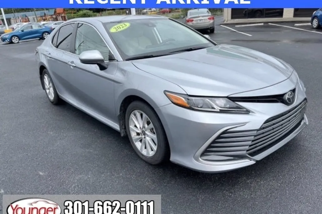 2023 Toyota Camry LE photo 1