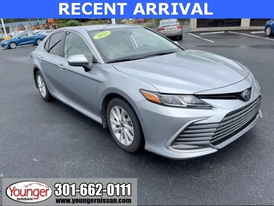 2023 Toyota Camry LE photo 1