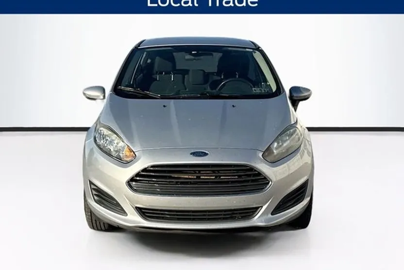 2016 Ford Fiesta SE photo 1