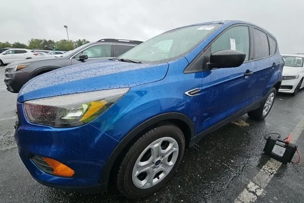 2019 Ford Escape S photo 1