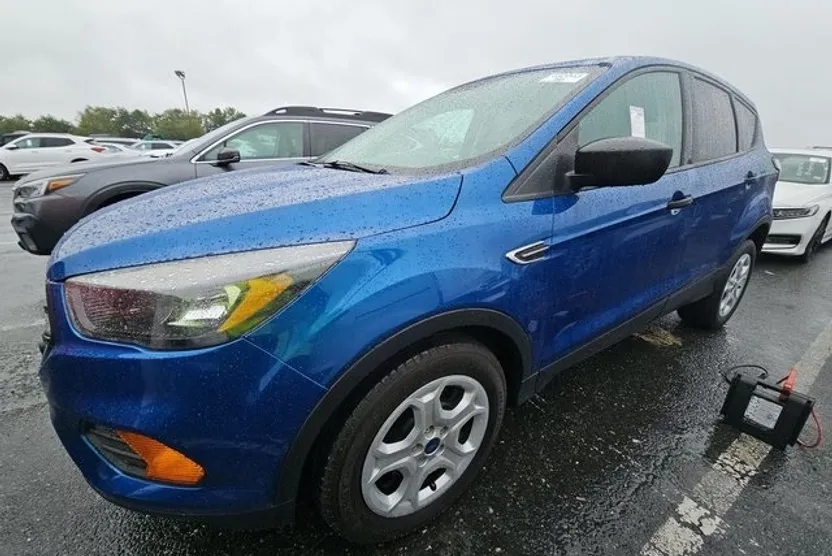 2019 Ford Escape S photo 1