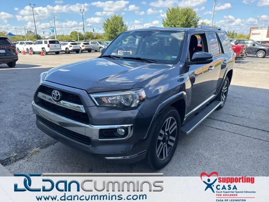2019 Toyota 4Runner SR5 photo 1