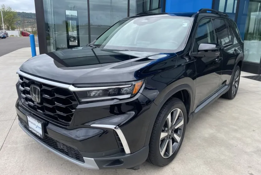2023 Honda Pilot Touring photo 1