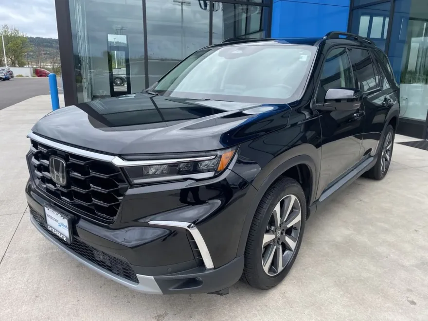 2023 Honda Pilot Touring photo 1