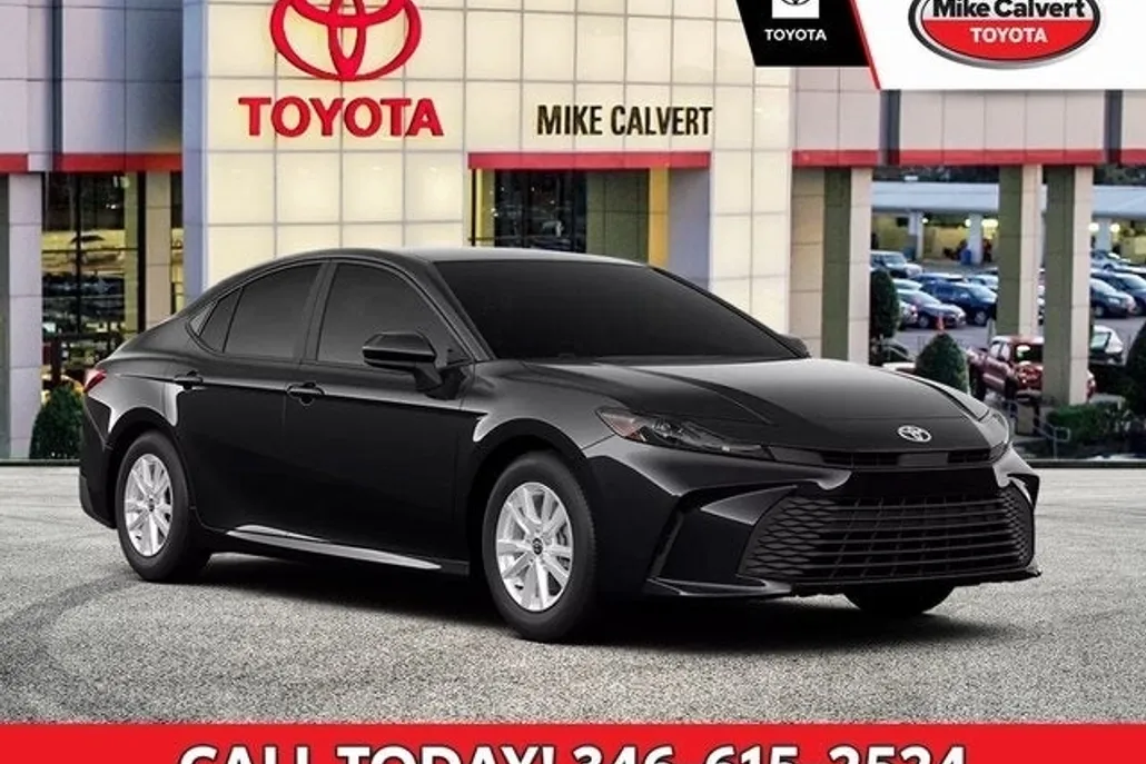 2025 Toyota Camry LE photo 1