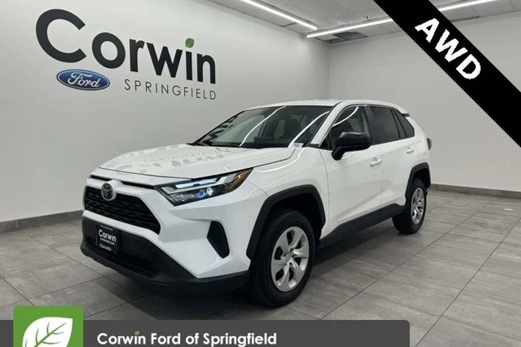 2024 Toyota RAV4 LE photo 1