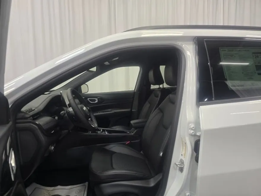 2026 Jeep Compass Latitude photo 1