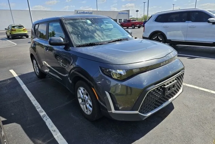 2024 Kia Soul LX photo 1