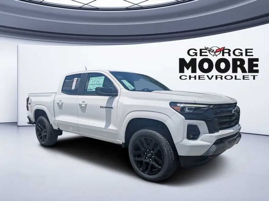 2025 Chevrolet Colorado Z71 photo 1
