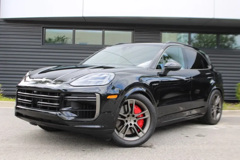 2025 Porsche Cayenne Turbo E-Hybrid photo 1