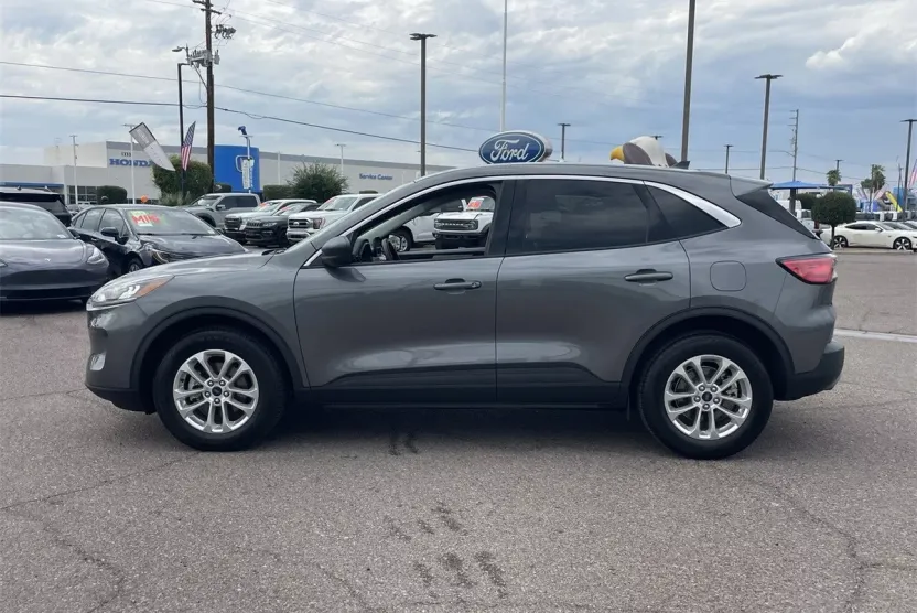 2022 Ford Escape Hybrid SE photo 1