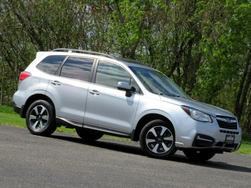 2017 Subaru Forester 2.5i Premium photo 1