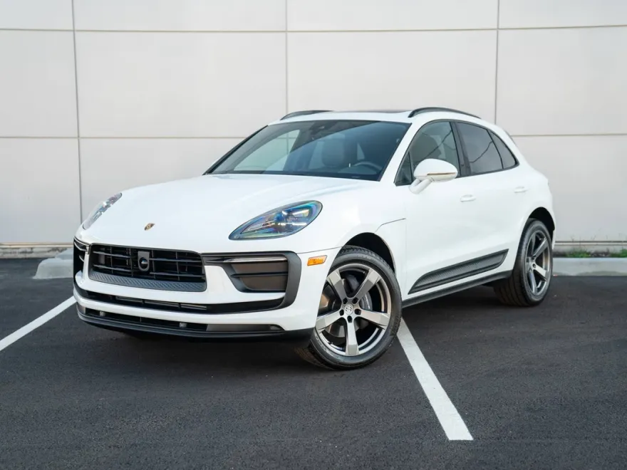 2025 Porsche Macan T photo 1