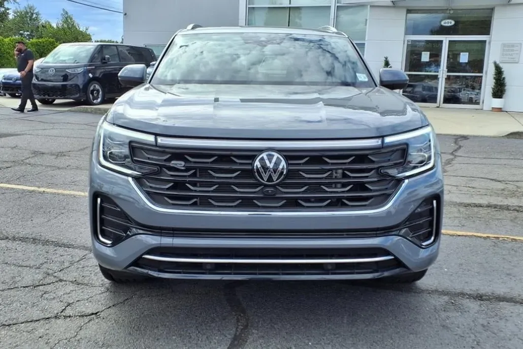 2024 Volkswagen Atlas Cross Sport SEL Premium R-Line photo 1