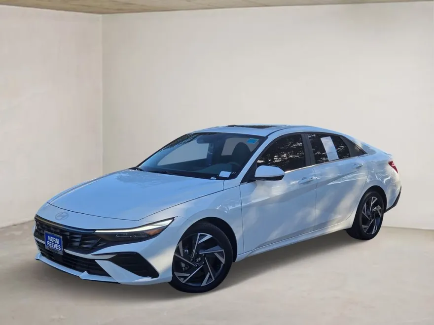 2024 Hyundai Elantra SEL photo 1