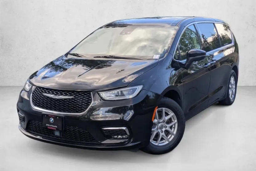 2023 Chrysler Pacifica Touring L photo 1