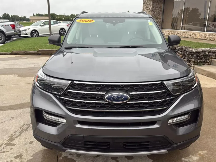2022 Ford Explorer XLT photo 1