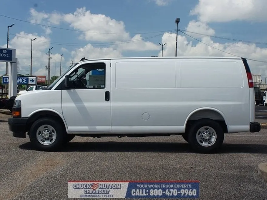 2025 Chevrolet Express Cargo 2500 photo 1