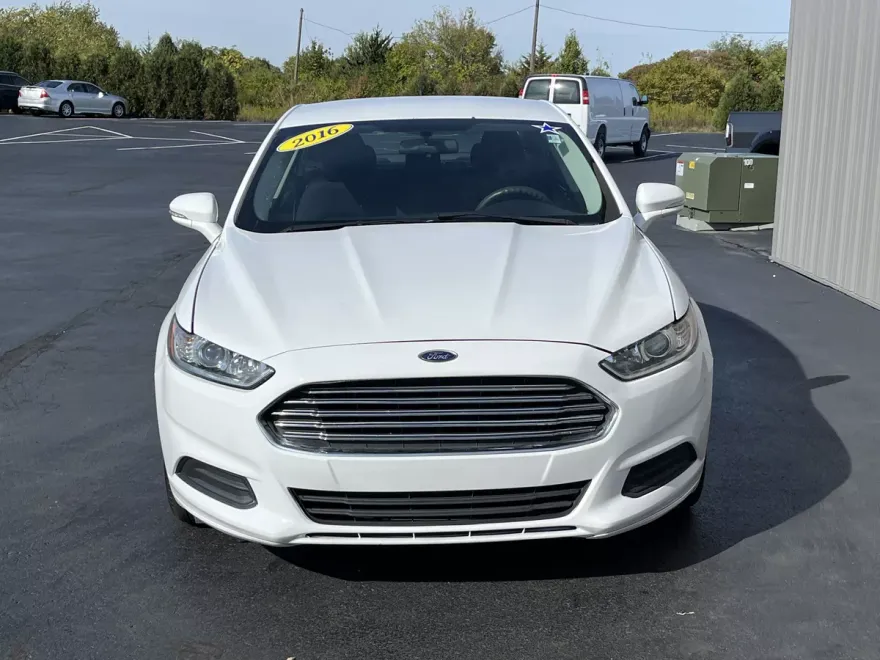 2016 Ford Fusion SE photo 1