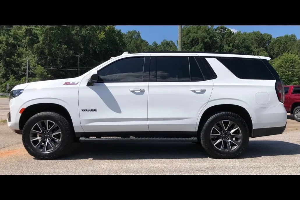 2021 Chevrolet Tahoe Z71 photo 1