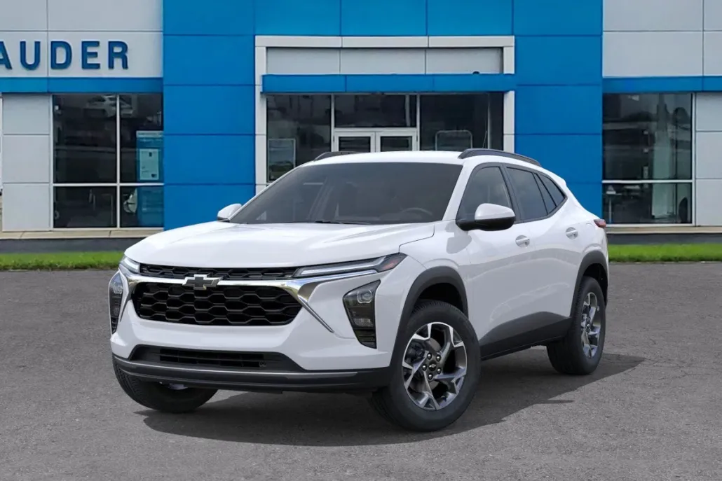 2025 Chevrolet Trax LT photo 1