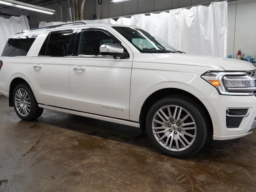 2024 Ford Expedition MAX Platinum photo 1