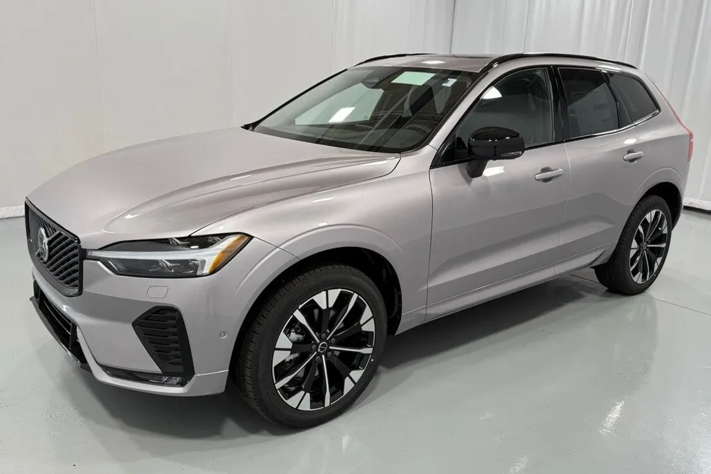 2026 Volvo XC60 B5 Plus photo 1